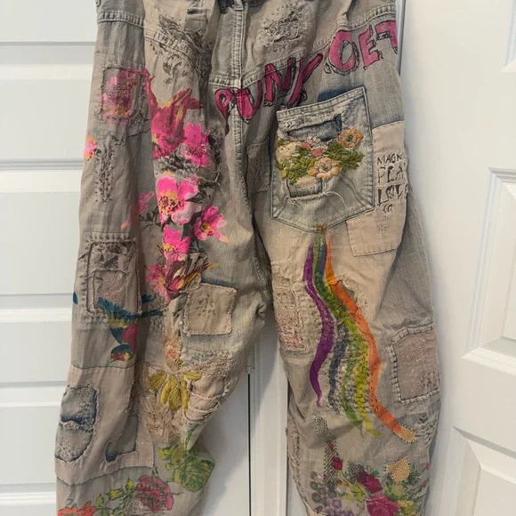 Magnolia Pearl Valentine Crop Denims - Picture 2 of 12